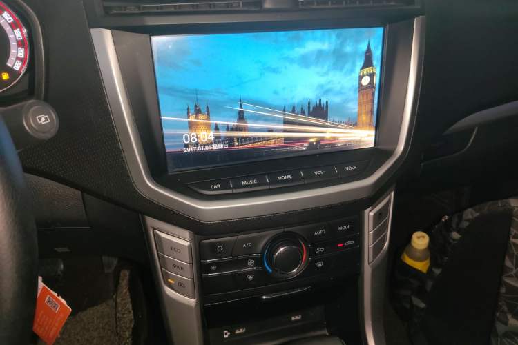 Used SAIC MAXUS T60 2017 2.0T Gasoline Automatic Two-Wheel Drive High-Ride Elite Standard Cabin