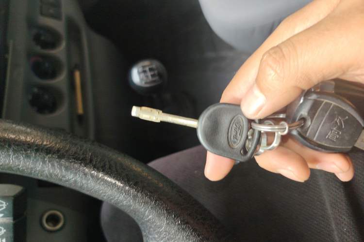 Used Ford Classic Transit 2013 2.8T Diesel Logistics Model with Short Wheelbase and Mid-Roof JX493ZLQ4