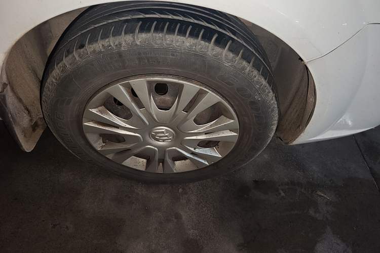 Used Buick Excelle 2015 1.5L Automatic Classic Model Right Front Wheel Hub