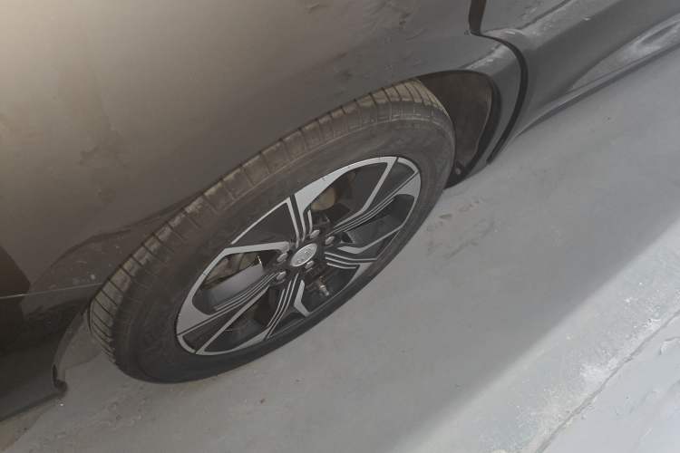 Used Hongqi E-QM5 2023 Base Travel Edition
