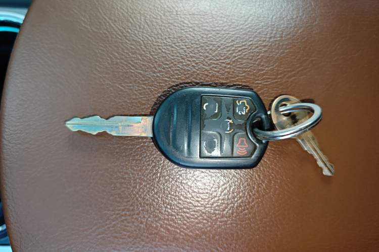 Used Ford Explorer 2013 3.5L Deluxe Model
