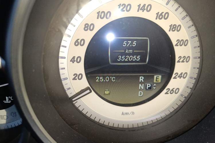 Used Mercedes-Benz CLS 2012 CLS 300 CGI Odometer Close Up