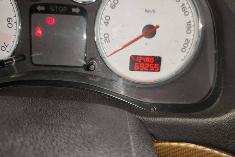 Used Peugeot 307 2013 Hatchback 1.6L Manual Comfort Edition Odometer Close Up