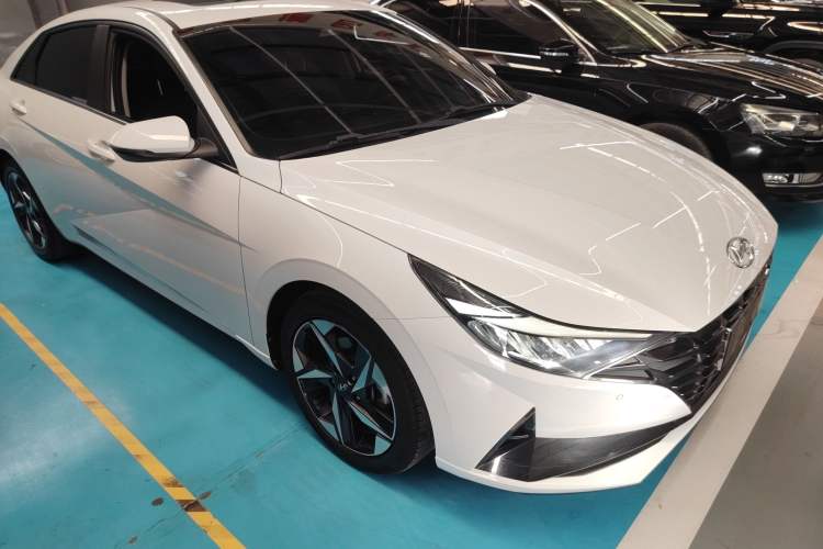 Used Hyundai Elantra 2022 1.5L CVT LUX Prestige Edition
