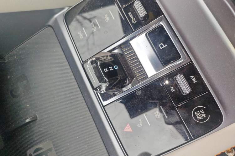 Used BYD Song PLUS New Energy 2024 HONOR Edition DM-i 150km Flagship PLUS Gear Lever