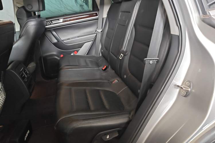 Used Volkswagen Touareg 2011 3.0 TSI Hybrid Left Rear Seat