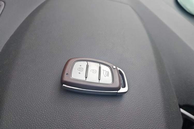 Used Hyundai ix25 2015 1.6L Automatic Two-Wheel-Drive Deluxe DLX Model Vehicle Key