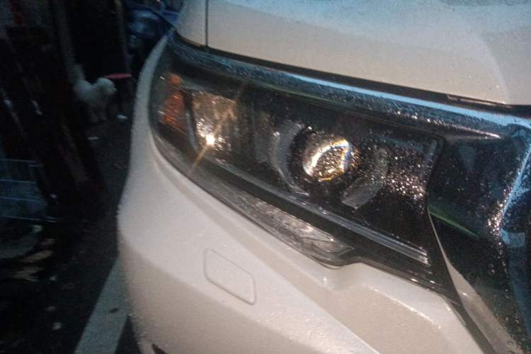 Used Toyota Prado 2018 3.5L Automatic TX-L with Rear-Mounted Spare Tire Right Front Headlight