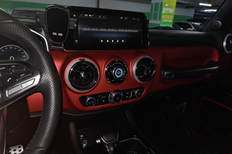 Used BAIC Off-Road BJ40 2018 PLUS 2.3T Automatic Four-Wheel Drive Flagship Version China V Emission Standard Audio And AC Panel