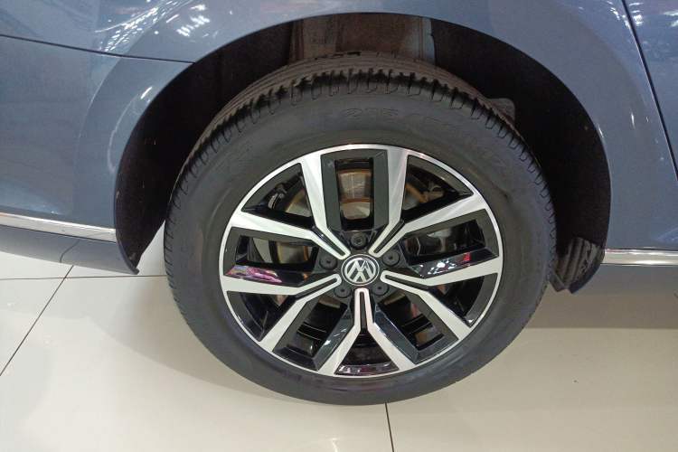 Used Volkswagen Variant 2018 380TSI Two-Wheel Drive Comfort Edition
