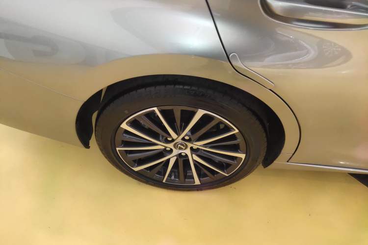 Used Lexus ES 2025 300h Deluxe Edition
