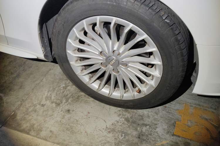 Used Audi A4L 2015 35 TFSI Automatic Comfort Model Right Front Wheel Hub