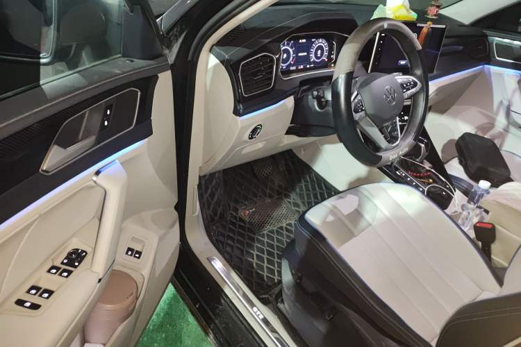 Used Volkswagen Tayron GTE Plug-in Hybrid 2023 280TSI Luxury Plus Advanced Edition Driver Seat