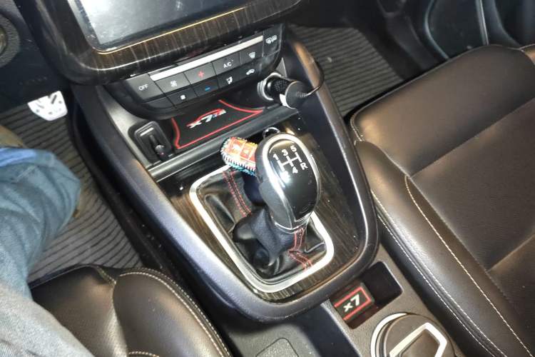 Used SWM X7 2016 1.8L Manual Luxury Edition 7 Seats
