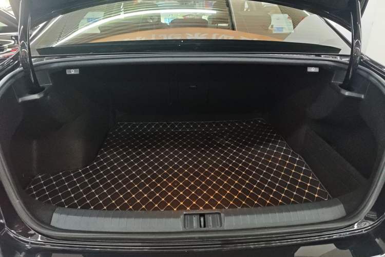 Used Volkswagen Magotan 2023 2 Million Units Commemorative Edition 330TSI DSG Luxury Version Trunk