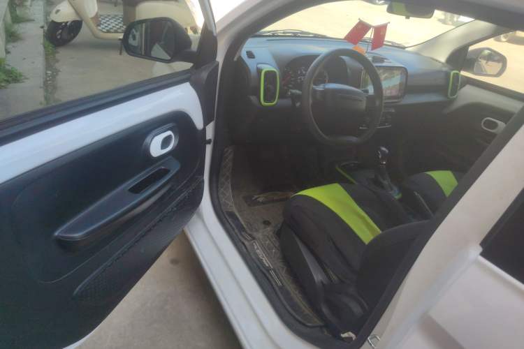 Used Roewe Clever 2021 302 km New Four-Seater Super-Efficient Version
