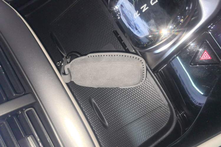 Used Denza D9 2024 DM-i 980 Four-Wheel Drive Prestige Model
