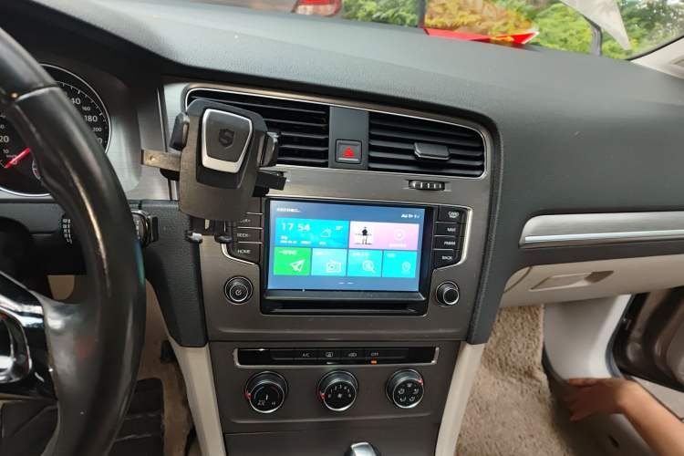 Used Volkswagen Golf 2015 1.6L Automatic Comfort Model Audio And AC Panel