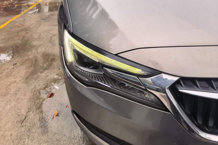 Used Buick GL6 2018 18T 6-Seater Luxury Model Right Front Headlight