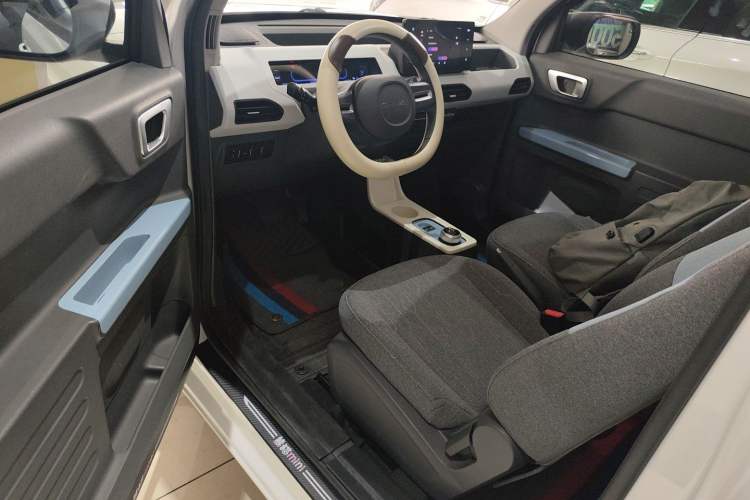 Used Geely Galaxy Panda 2023 Panda Mini 200km Endurance Bear Driver Seat