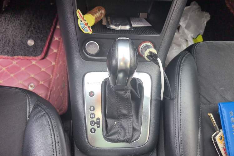 Used Volkswagen Tiguan 2013 2.0 TSI Automatic All-Wheel-Drive Flagship Edition Gear Lever