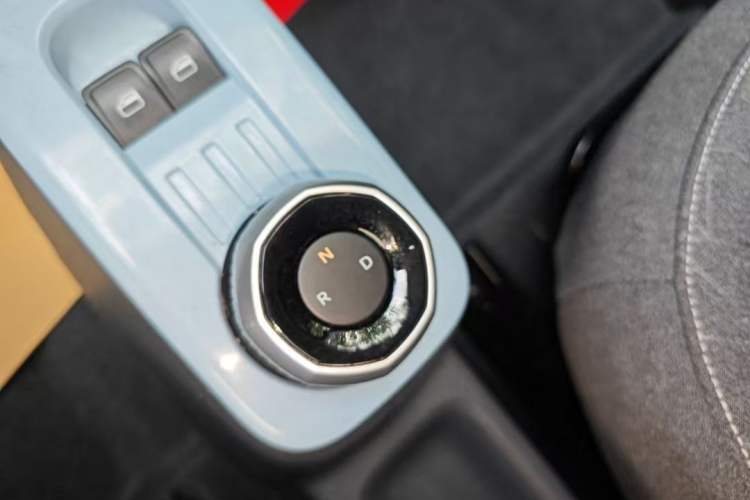 Used Geely Galaxy Panda 2024 Panda Mini 200km Endurance Bear Gear Lever