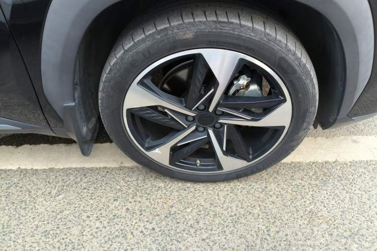 Used Geely Galaxy L7 2023 1.5T 115 km Starship Right Front Wheel Hub