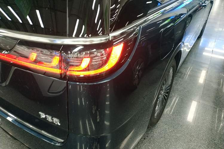 Used VOYAH Dream 2025 PHEV Four-Wheel Drive Prestige Qiankun Edition