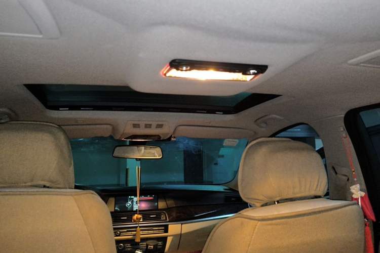 Used BMW 5 Series 2013 525Li Luxury Model
