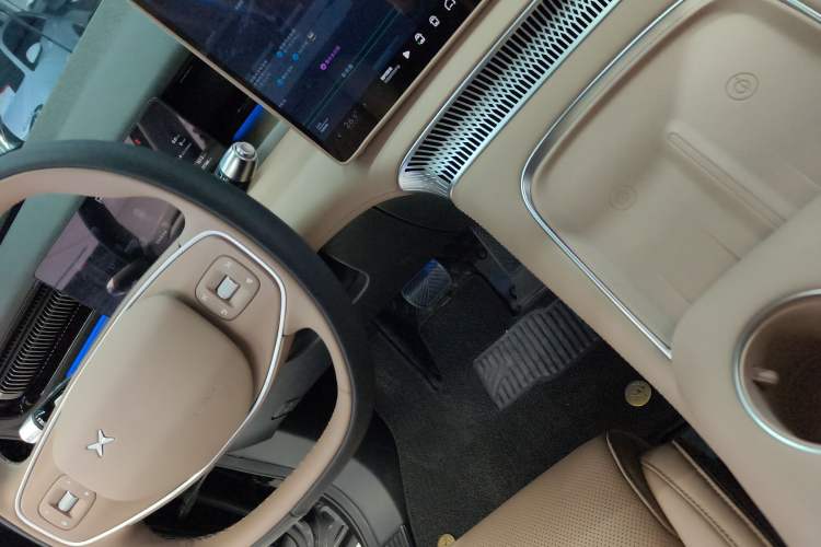 Used XPeng X9 2024 702 Ultra-Long Range Max
