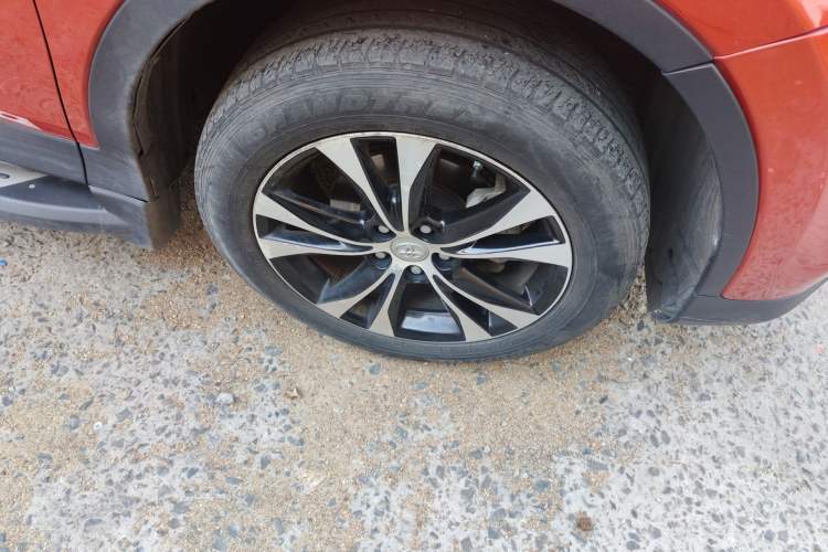 Used Toyota RAV4 2013 2.5L Automatic 4x4 Prestige Edition Right Front Wheel Hub