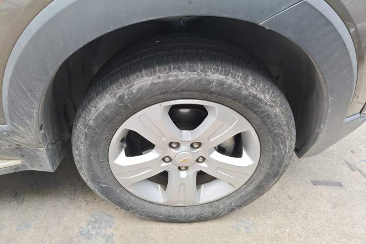 Used Chevrolet Captiva 2017 2.4L Two-Wheel Drive Luxury Edition 7 Seats Right Front Wheel Hub