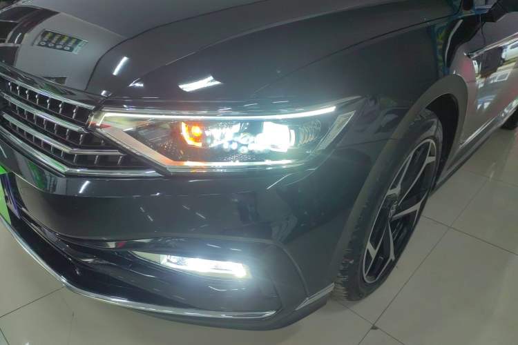 Used Volkswagen Magotan 2023 2 Million Units Limited Edition 330TSI DSG Leading Version
