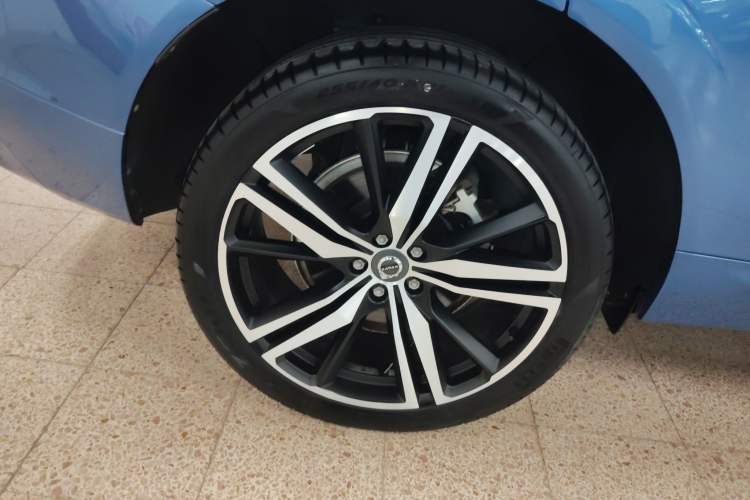 Used Volvo XC60 New Energy 2021 T8 E-Drive Hybrid Smart & Dynamic Edition Right Rear Wheel Hub