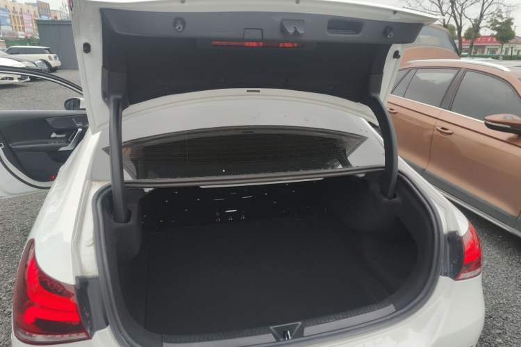 Used Mercedes-Benz A-Class 2022 Revised Version A 200 L Sport Sedan Fashionable Style