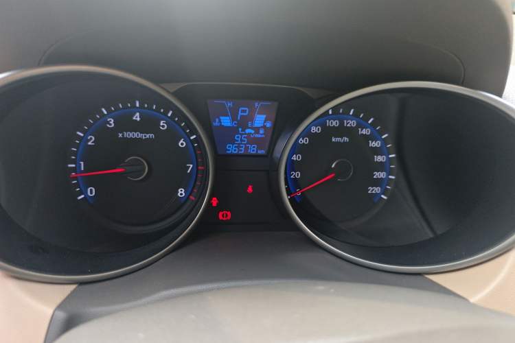 Used Hyundai ix35 2013 2.0L Automatic Two-Wheel Drive Smart GLS China IV Standard