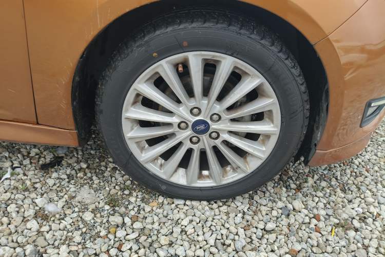 Used Ford Focus 2015 Hatchback EcoBoost 180 Automatic Sport Model Right Front Wheel Hub