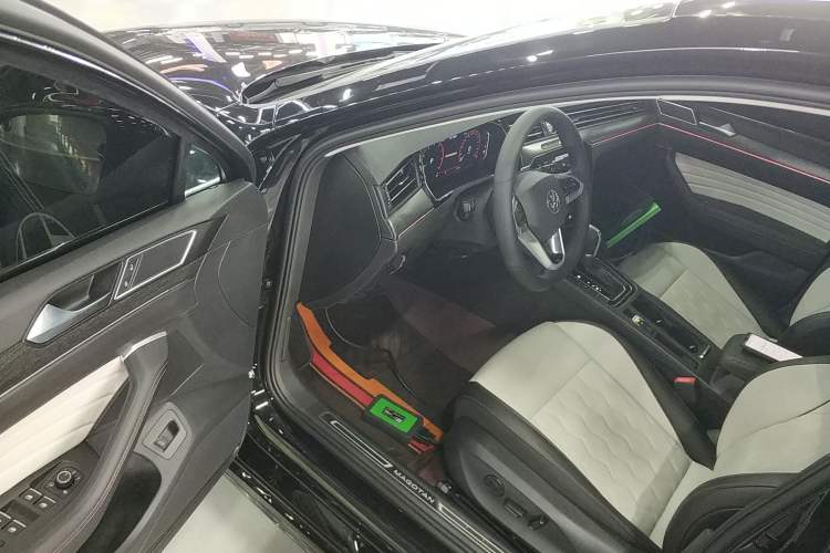 Used Volkswagen Magotan 2026 30 Million Vehicles Selected Model 380TSI DSG Luxury Edition