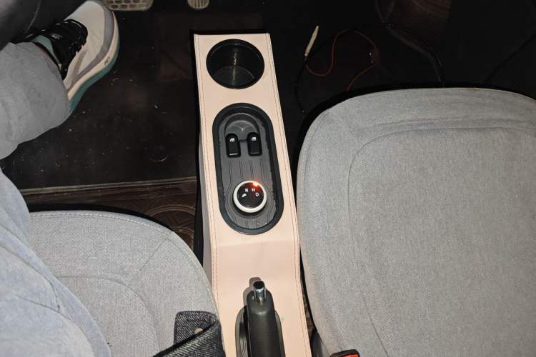 Used Wuling Hongguang MINIEV 2021 Macaron Premium Model – Lithium Iron Phosphate Gear Lever