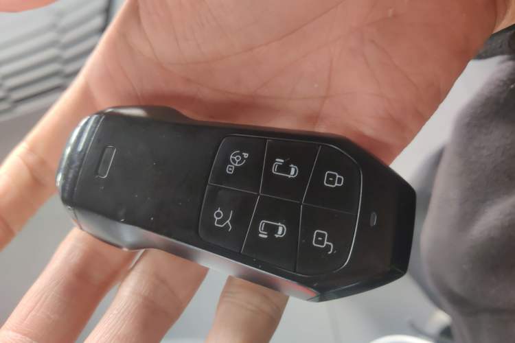 Used XPeng X9 2025 740 Ultra-Long Range Max
