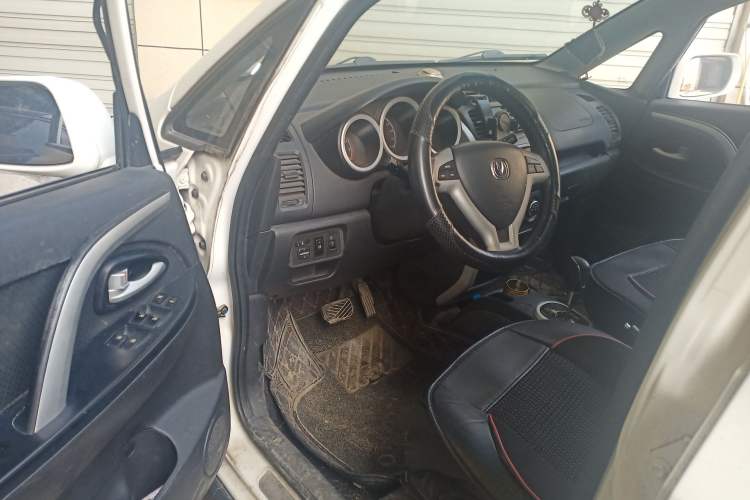 Used Changan CX20 2014 1.4L IMT Sunroof Navigation Version China IV Standard