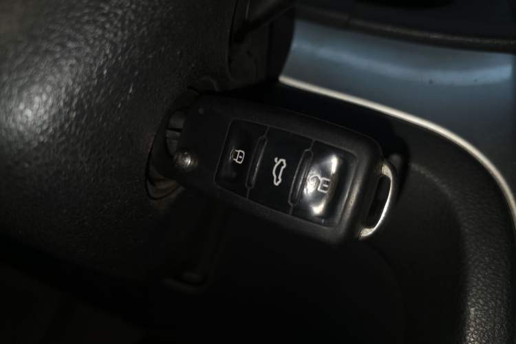 Used Volkswagen Lavida 2013 Revised Classic 1.6L Automatic Fashion Edition
