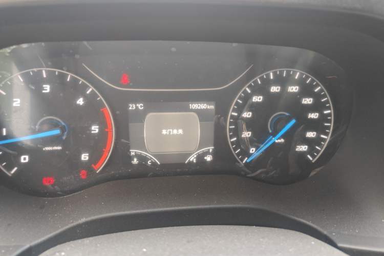 Used JMC Fushun 2022 2.0T Manual Multi-Function Passenger Vehicle Mid-Range High Roof 6-7 Seats Odometer Close Up