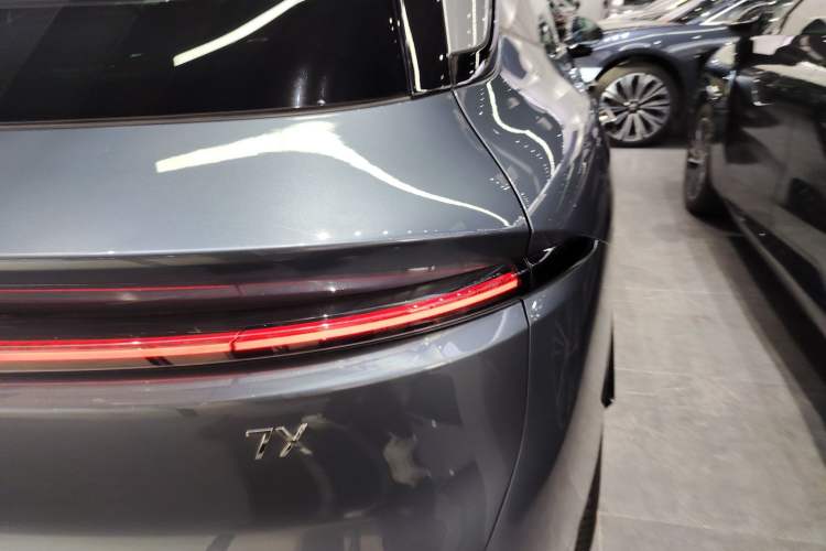 Used Zeekr 7X 2025 100 kWh Long-Range Rear-Wheel Drive with Intelligent Driving Features Right Rear Taillight