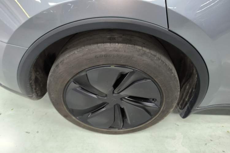 Used Tesla Model Y 2025 Rear-Wheel-Drive Version
