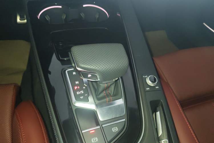 Used Audi A4L 2025 2 Million Units Enjoyment Version 40 TFSI Luxury Dynamic Edition B&O Starry Night Edition

