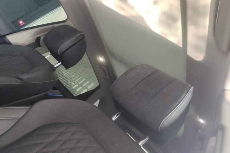 Used Hongqi HS5 2022 Facelifted Version 2.0T Smart Connect Flagship All-Wheel-Drive Edition