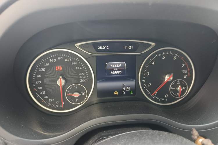 Used Mercedes-Benz B-Class 2015 B 200 Sport Edition Odometer Close Up