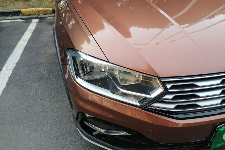 Used Volkswagen C-TREK 2017 1.6L Automatic Comfort Model Right Front Headlight