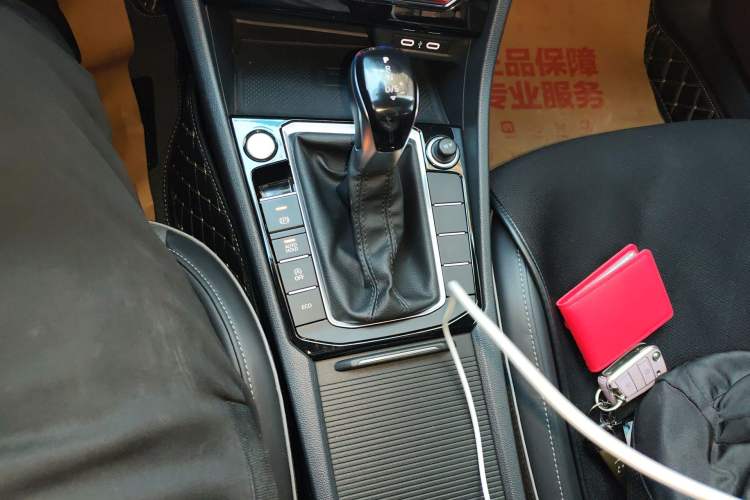 Used Volkswagen Sagitar 2023 280TSI DSG Excellence Plus Edition Gear Lever